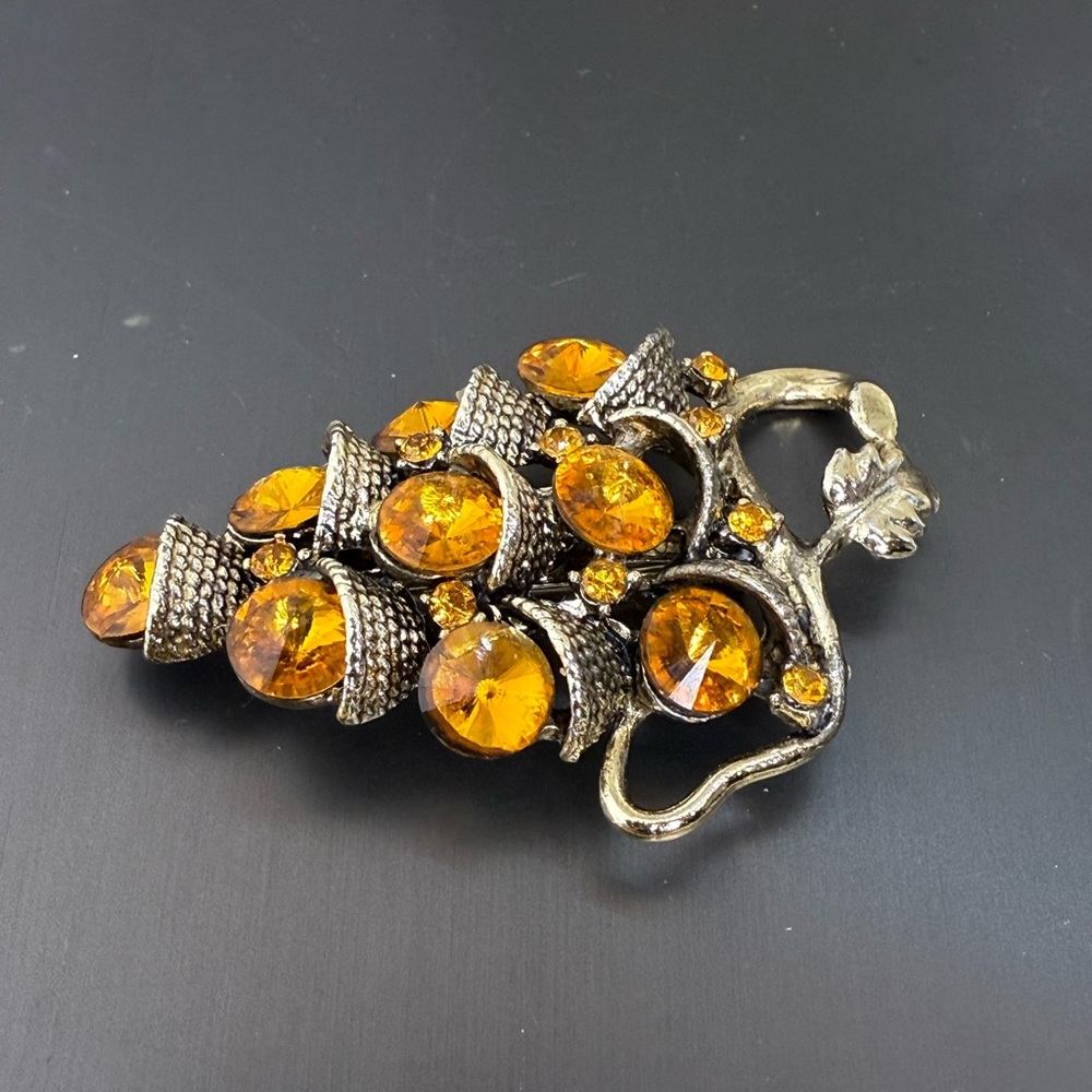 EUC Vintage Golden Glass Rhinestone Grape Mid Century Brooch